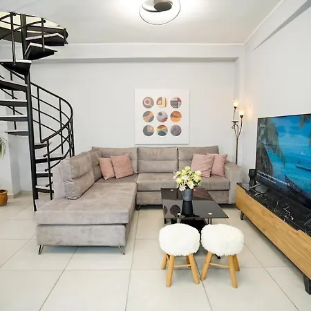 Spacious Maisonette Near * Gazi