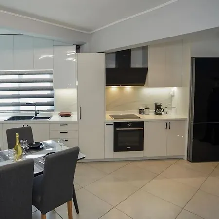 Spacious Maisonette Near Appartement