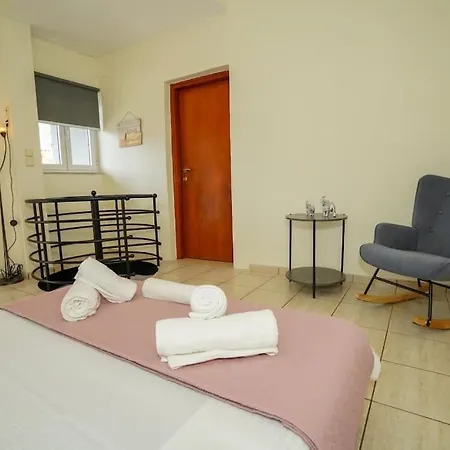 Spacious Maisonette Near