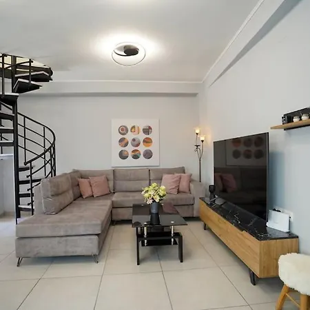 Spacious Maisonette Near